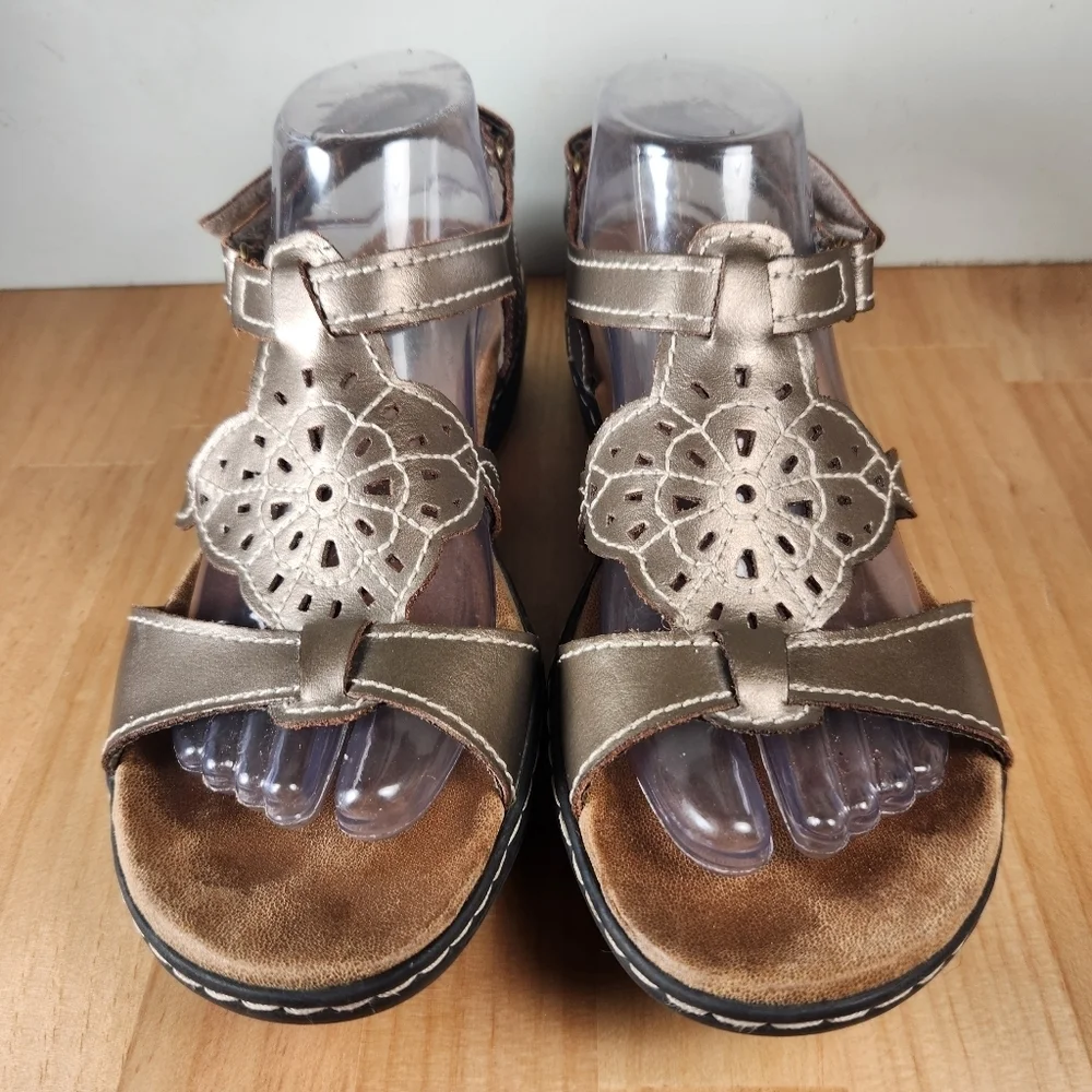 Clarks Sandals Women’s 9 Brown Leather Open Toe Wedge Floral Bendables Shoes - Picture 3 of 12